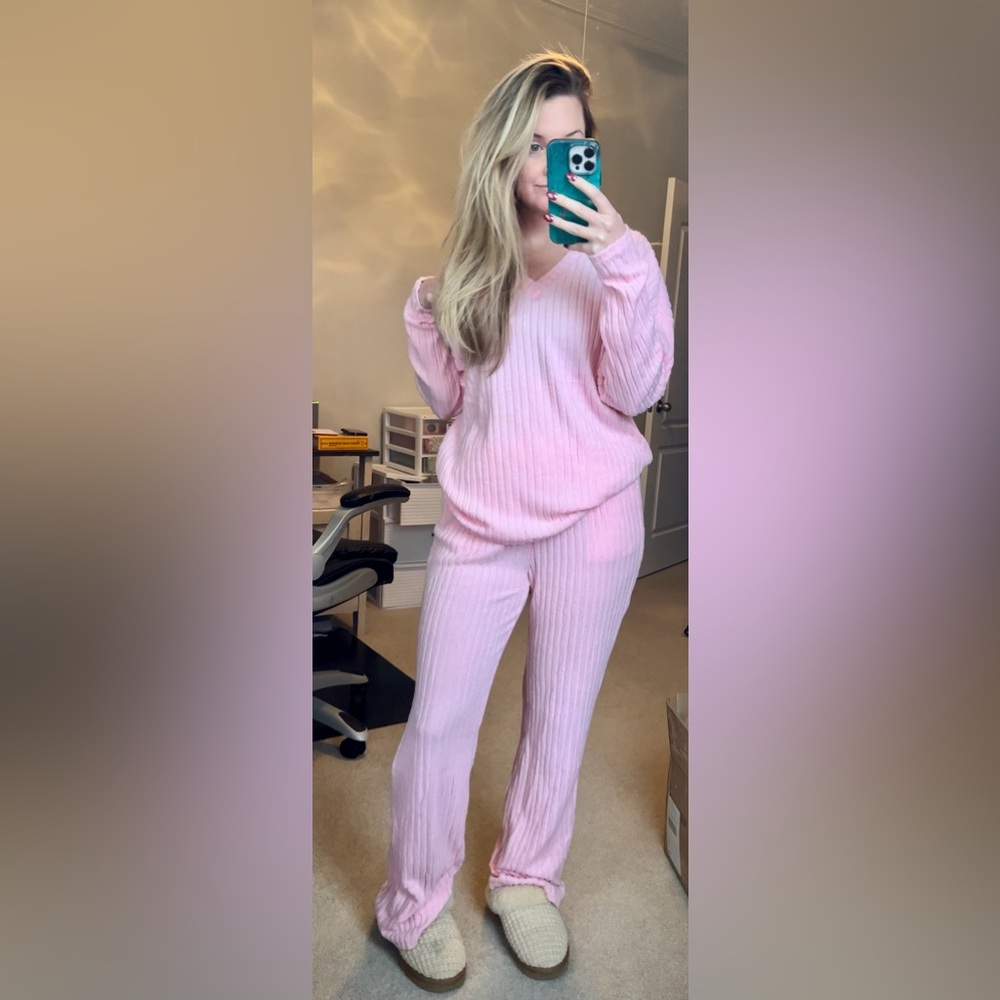 Cozy Pink Ribbed Lounge Set - Picture 3 of 3